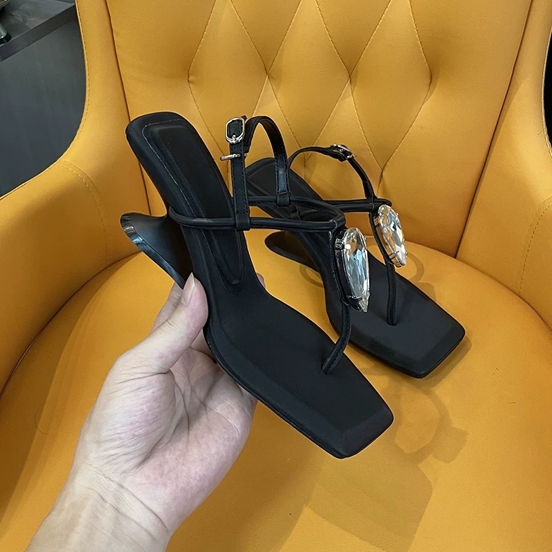 Jewel One-Riemen-Sandalen Somm – Summer Clothing Stores Bewertung und Preis
